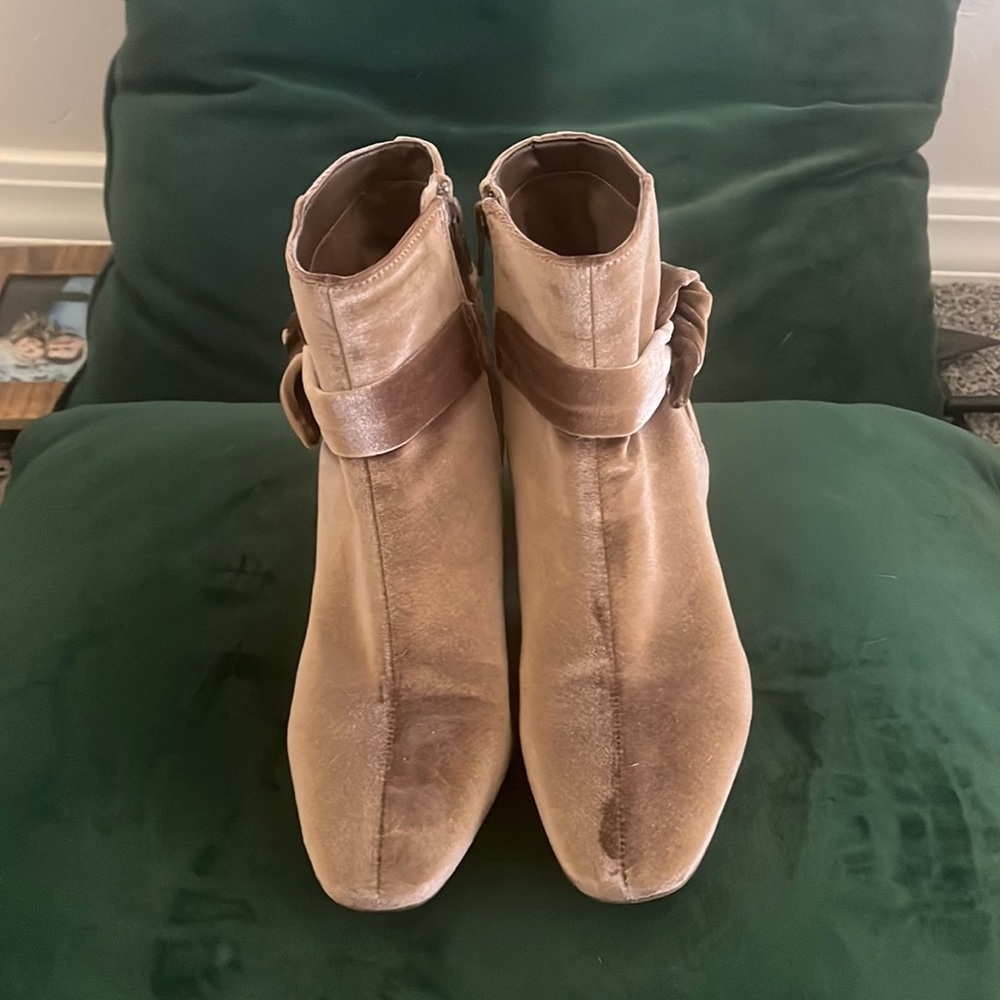 Velvet boot
